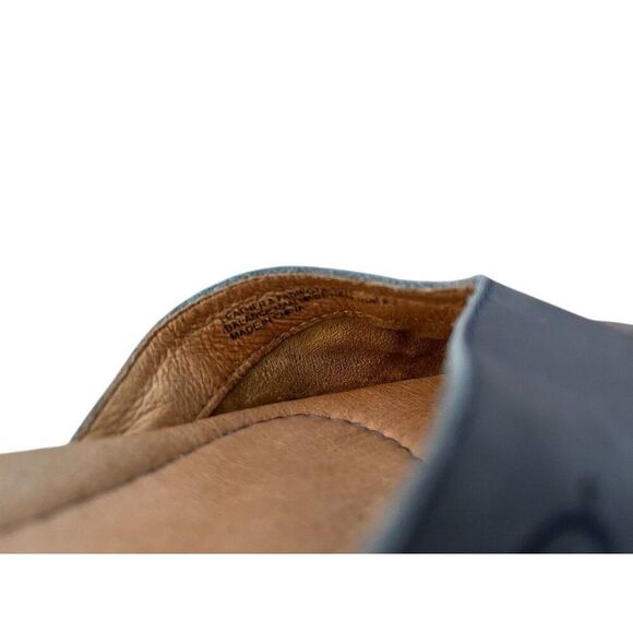 Born Ladies Size 6 M Close Toe Sandals Light Gray Leather Flats - Picture 8 of 8